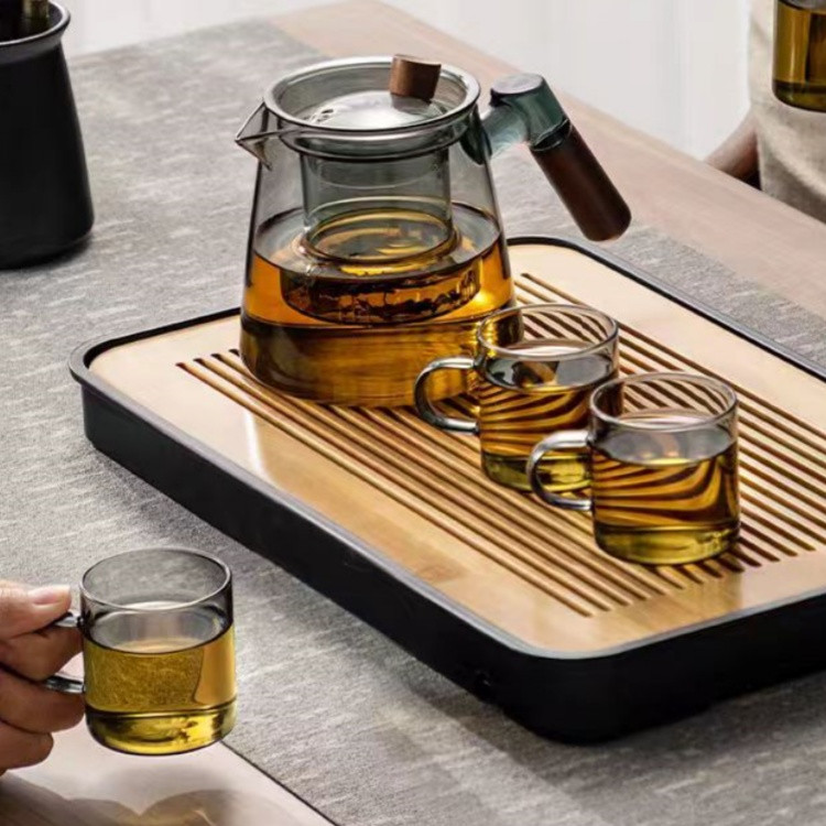 Free-flowing Tea Pot