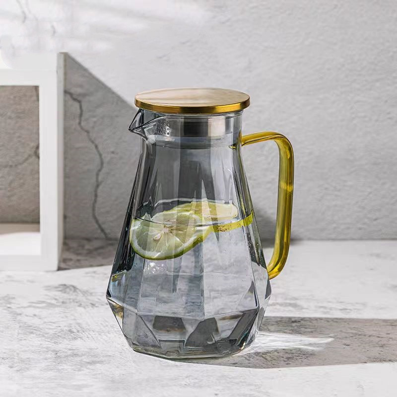 Diamond-shaped pot